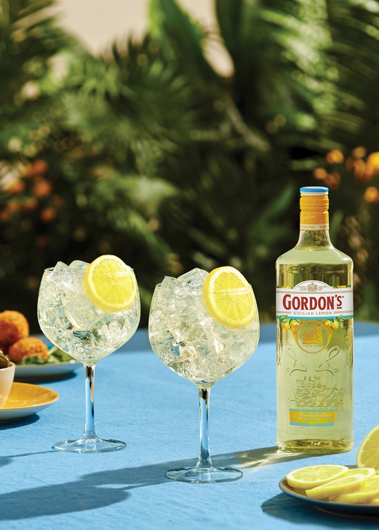 Approved Gordon039s Sicilian Lemon w bottle portrait V01 1 Kopirovat
