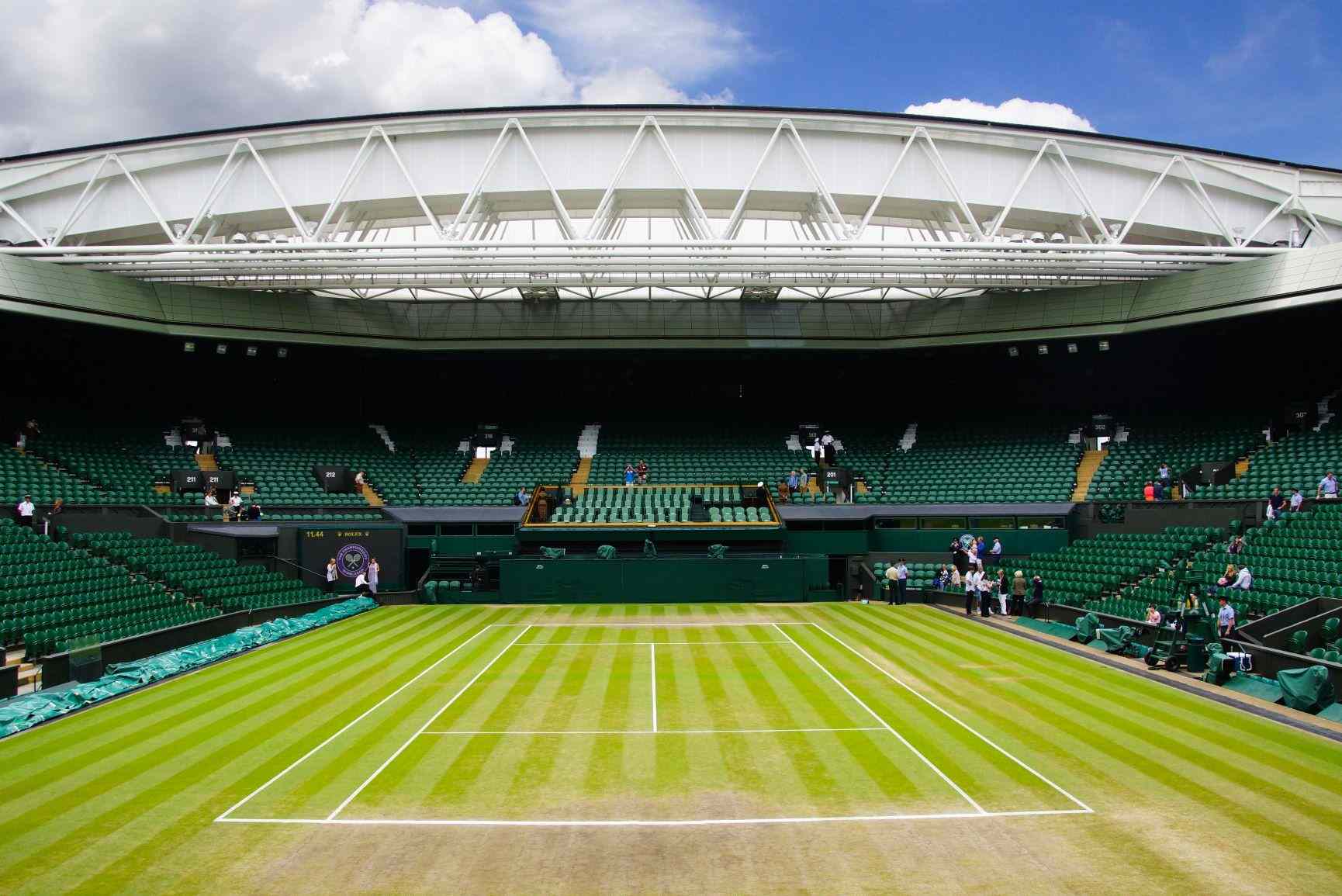 Stadion ve Wimbledonu Zdroj Shutterstock