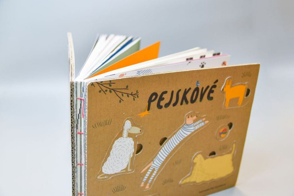 Pejskové – nová pohádková knížka divadla MALÉhRY je plná veselých příběhů. Co se stane, když se děti stanou pejsky a pejskové dětmi? 1 Pejskové