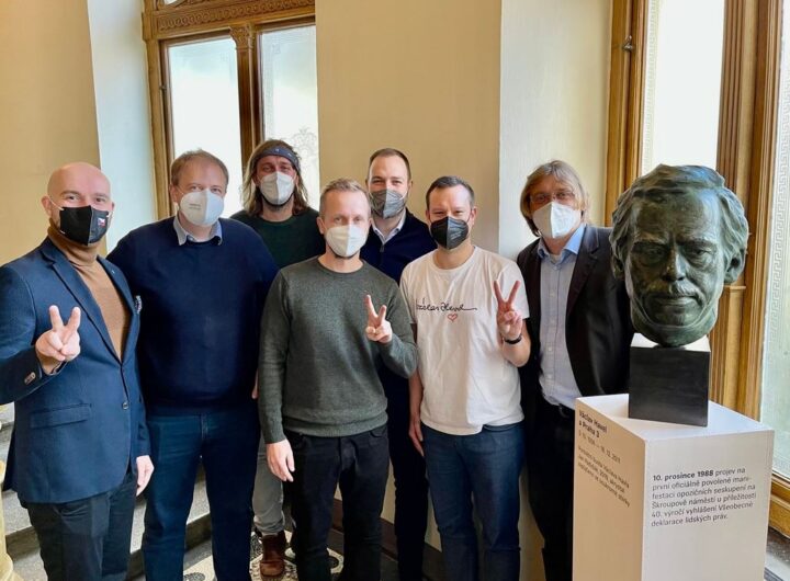U příležitosti Mezinárodního dne lidských práv byla v Praze 3 slavnostně odhalena busta Václava Havla