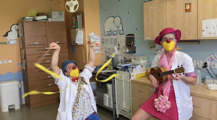 Den dětské onkologie si připomíná i Zdravotní klaun. Ročně tato oddělení navštíví více než 500krát