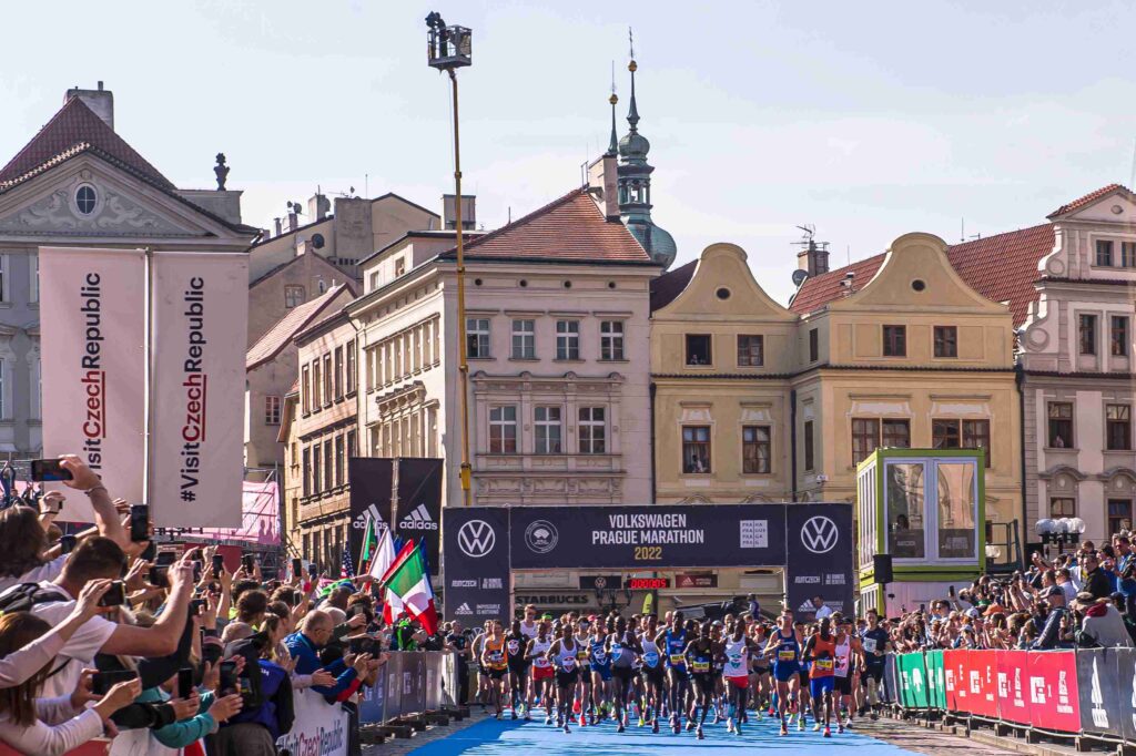 Králem Volkswagen Maratonu Praha je Keňan Kigen, nejlepším Čechem Homoláč 1 Králem Volkswagen Maratonu Praha
