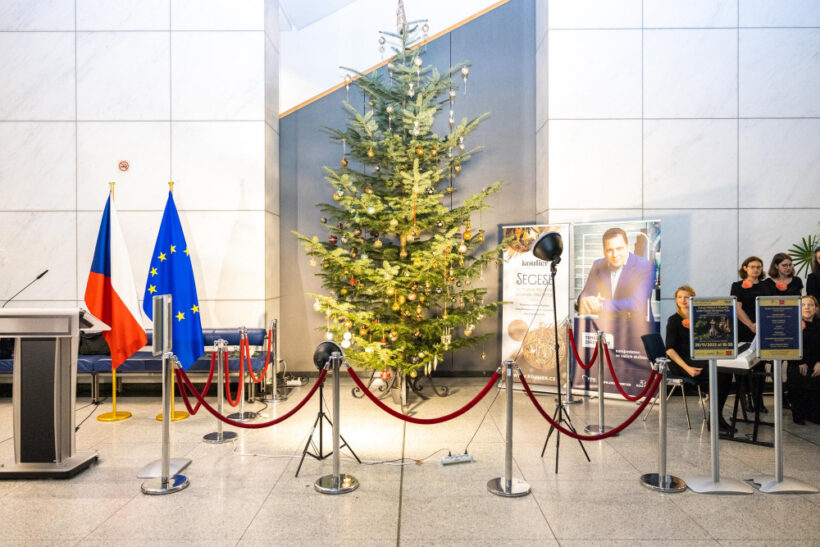 22 11 29 Czech Christmas tree EU parlament 1