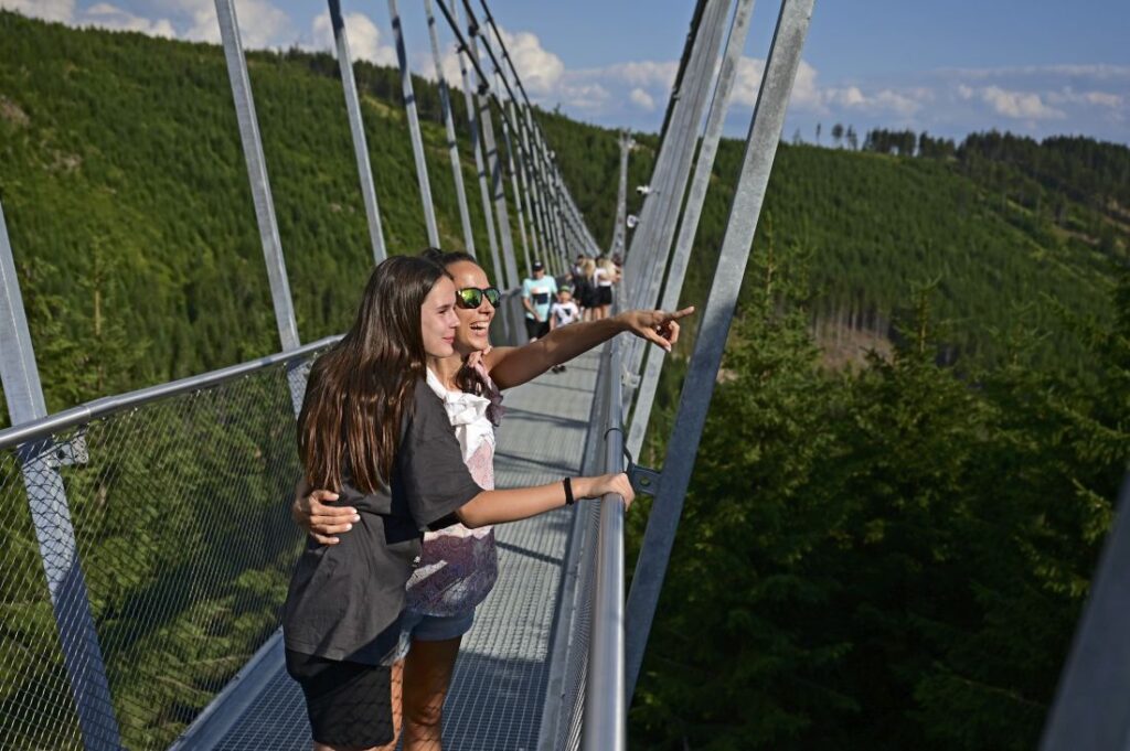 Dolní Moravě, Dolní Morava, cestování, hotel Vista, jaro, Sky Bridge, dovolená, léto, Mamutíkovy zážitkové parky, životní styl, děti, turistika, výlet, Stezka v oblacích, turisté, dovolená,