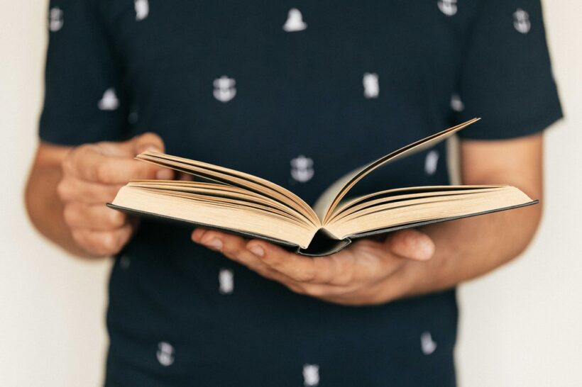 Knihobot, kniha, vzdělání, knihovna, Kulhánek, detektivky, thrillery, četba, čtenář, bibliofilie, autorské tisky,