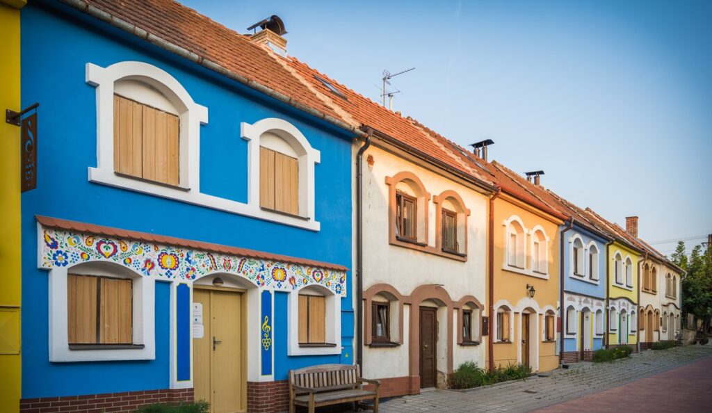 S vínem lze poznat i slovácké sklepní areály