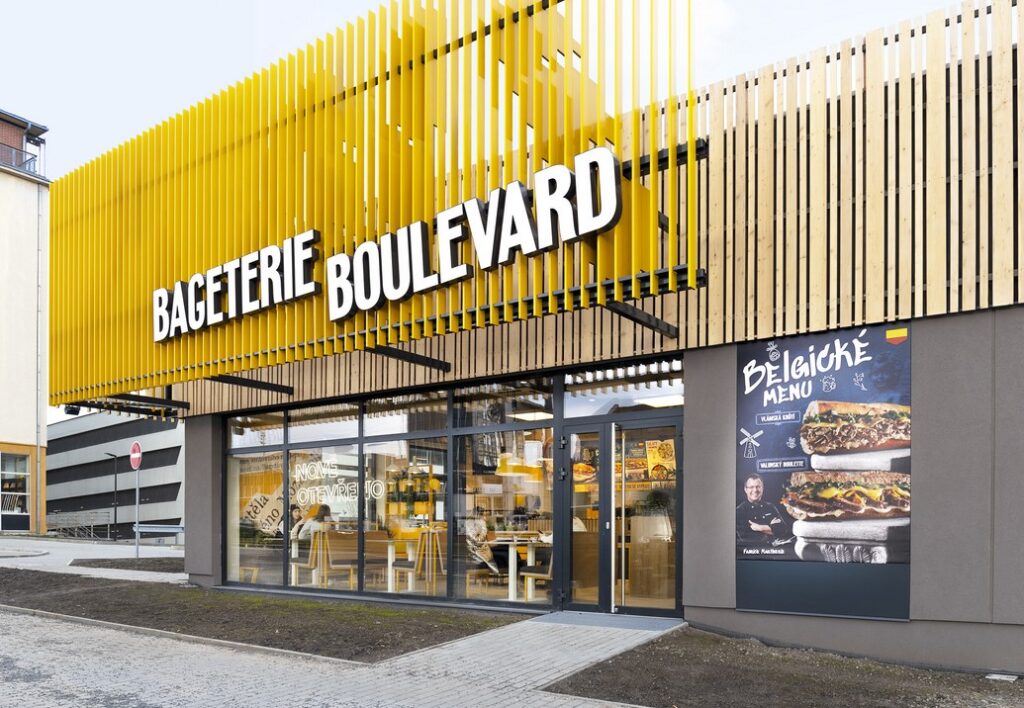 Bageterie Boulevard expanduje do oblasti drive-thru. Otevřela dvě nové pobočky a plánuje pokrýt celou dálniční síť 1 Bageterie Boulevard