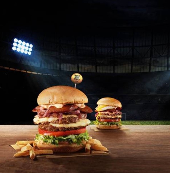 Legendární Messi Burger je zpět! V Hard Rock Cafe bude znovu na menu od 1. května 1 Hard Rock Cafe