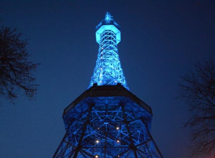 Petřínská rozhledna, Modrý duben