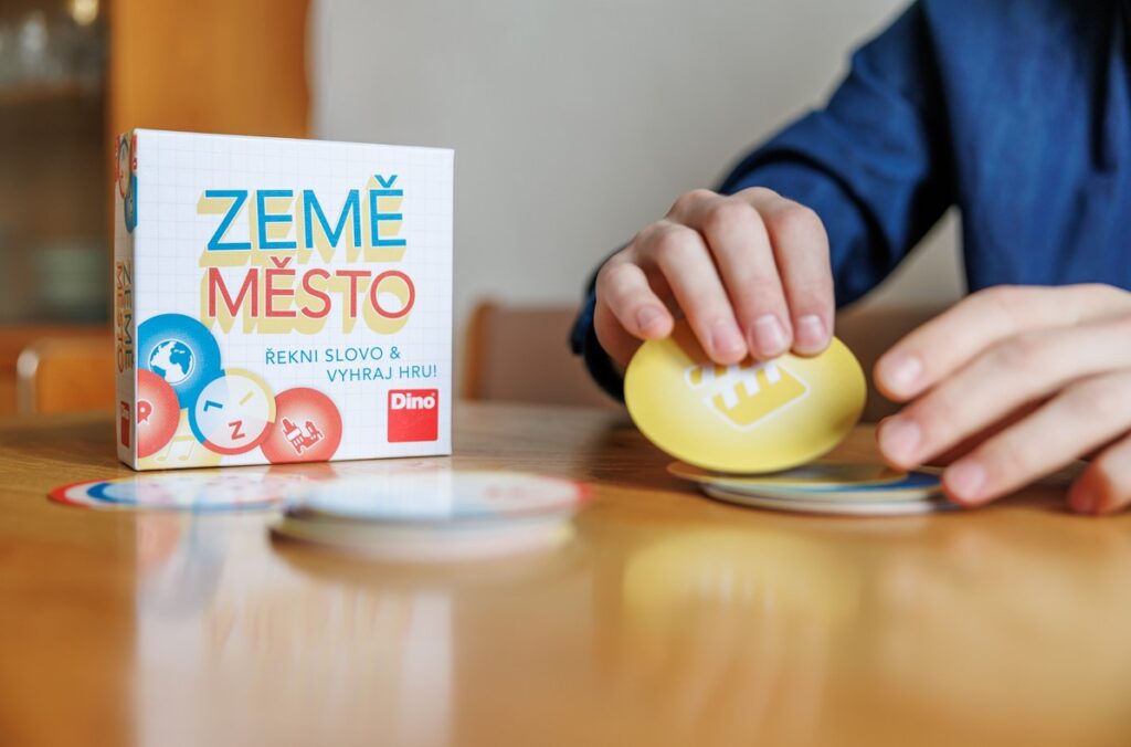 Jarní novinky od Dino Nápadité karetní hry, které vám rozšíří obzory doma i na cestách 1 Dino