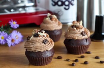 Čokoládové cupcakes s čokoládovo-kávovým krémem