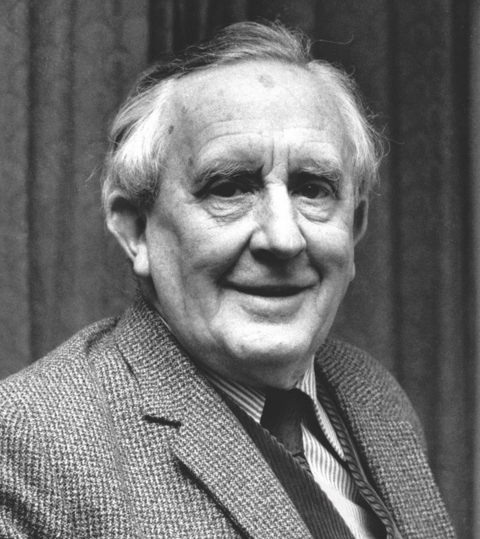 Spisovatel a lingvista J. R. R. Tolkien zemřel před padesáti lety Argo vydá ještě letos jeho čtyři knihy 1 J. R. R. Tolkien