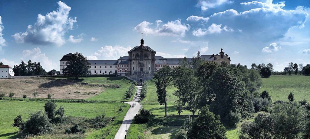 Cestujeme s Life4you: Výlet na zámek Kuks: Objevte krásu a historii jedinečného místa 1 Kuks