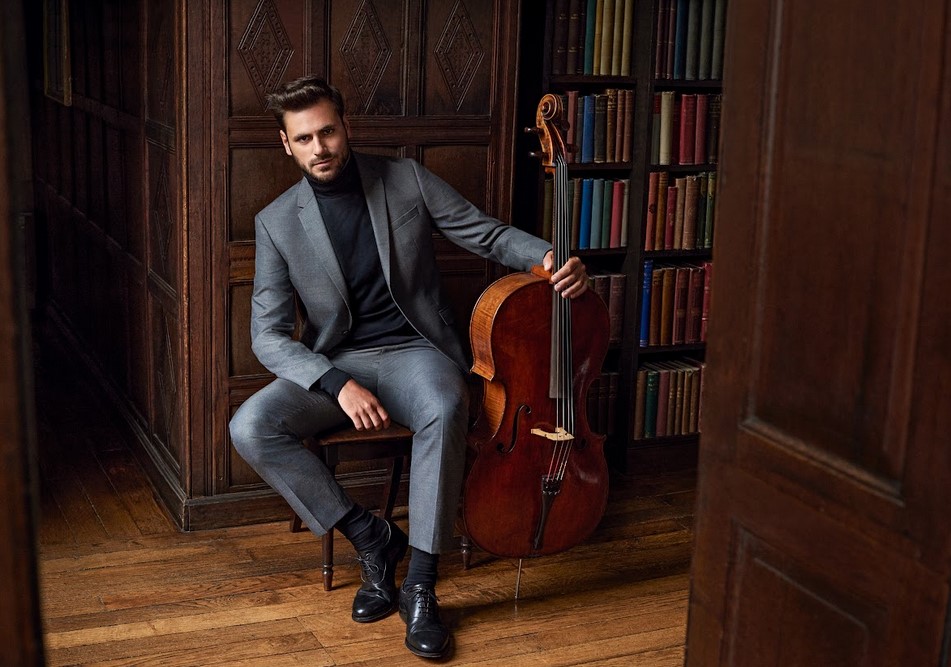 V rámci svého prvního sólového turné se violoncellista HAUSER zastaví také v Praze. 1 HAUSER