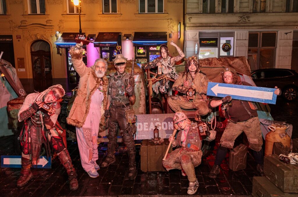 Brett Berish na slavnostním uvedení whisky THE DEACON v pražském baru Steampunk Prague 23.10.2023