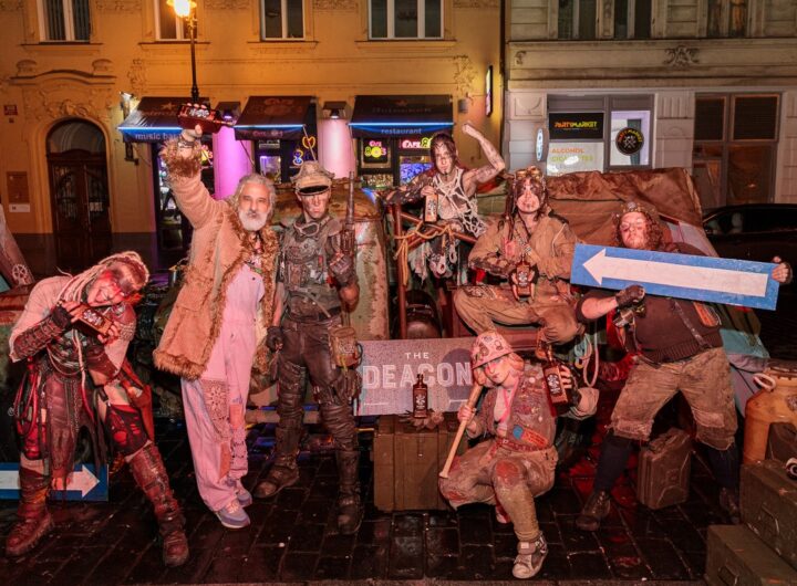 Brett Berish na slavnostním uvedení whisky THE DEACON v pražském baru Steampunk Prague 23.10.2023