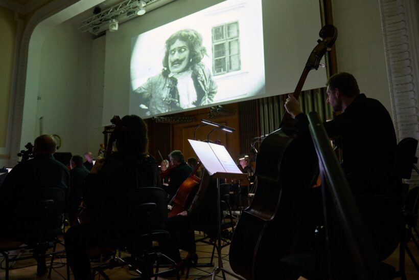 Jánošík v doprovodu živého orchestru