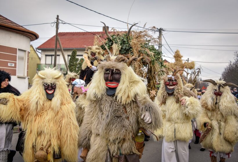 Tanec s ďábly, Masopust, Festival Busójárás, kroje, smích, Busójárás 
