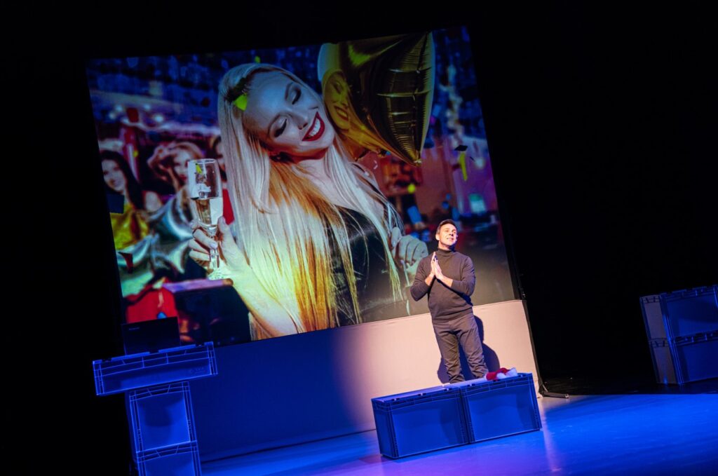 Roman Vojtek, Otec v šestinedělí 6, FOTO Divadlo Hybernia