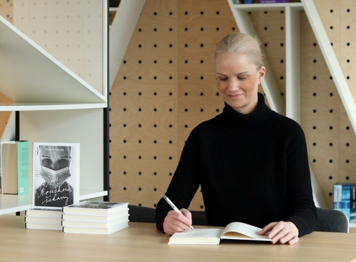 Pod rouškou šikany