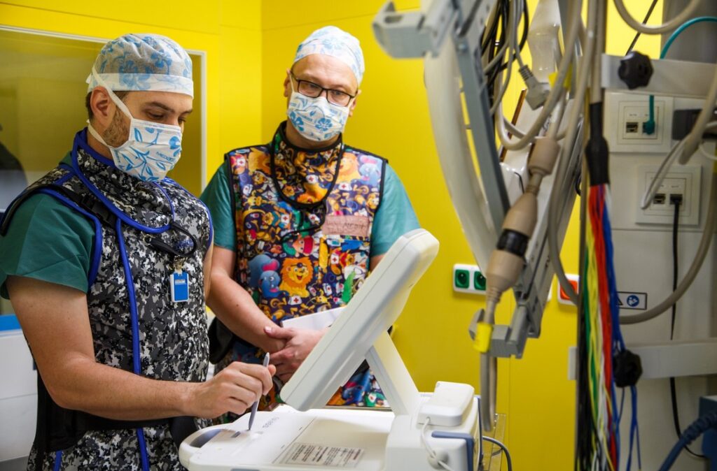 První implantace kardiostimulátor