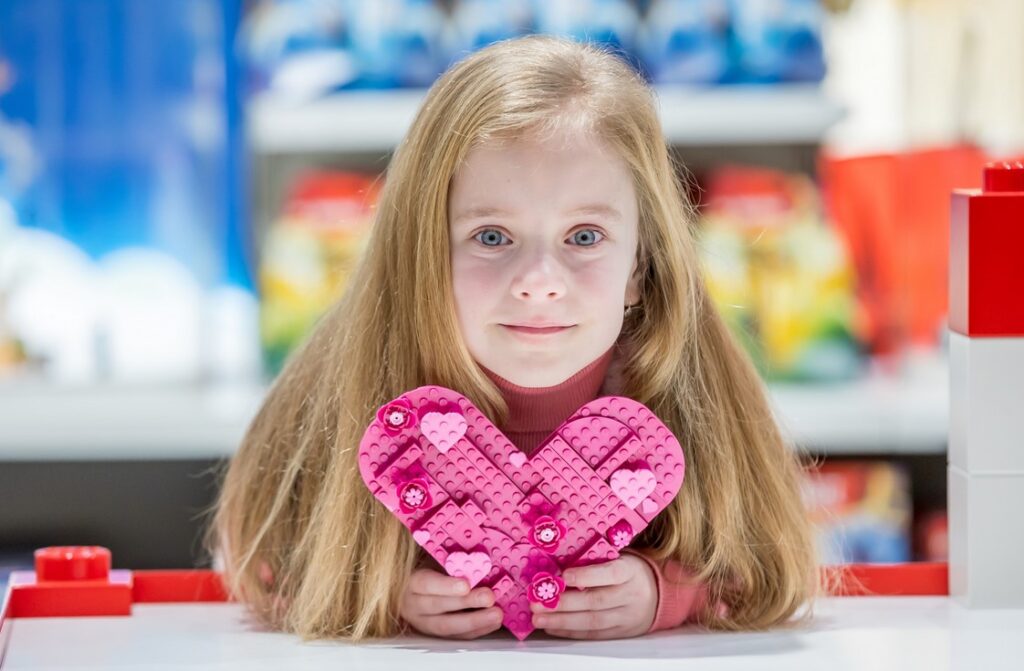 Společnost LEGO Group ve spolupráci s hypermarketem Globus podpoří prodejem stavebnic organizaci Nedoklubko®, která pomáhá předčasně narozeným dětem a jejich rodinám