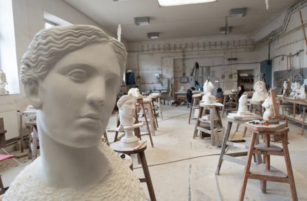 Galerie plastik v Hořicích