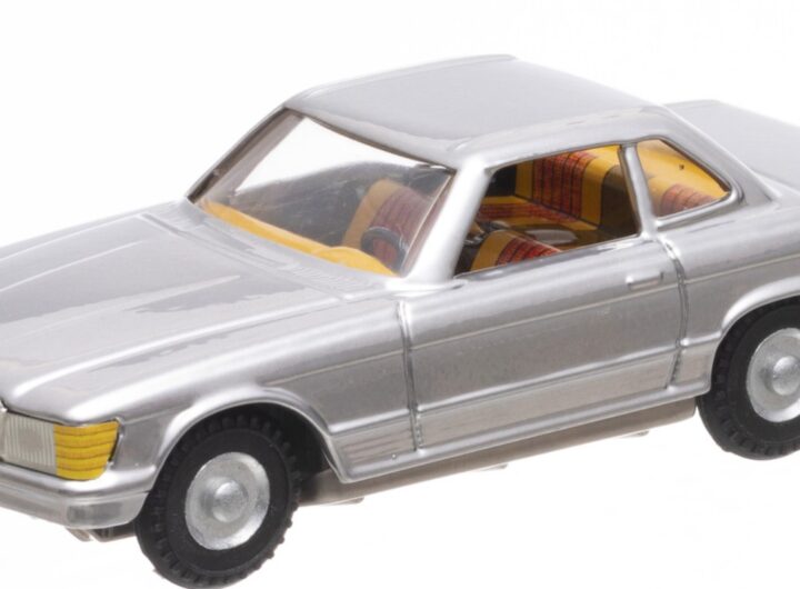 Mercedes coupestříbrný