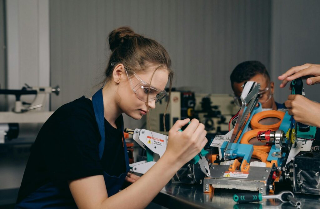 Robotika, mechatronika, aplikovaná informatika, experti