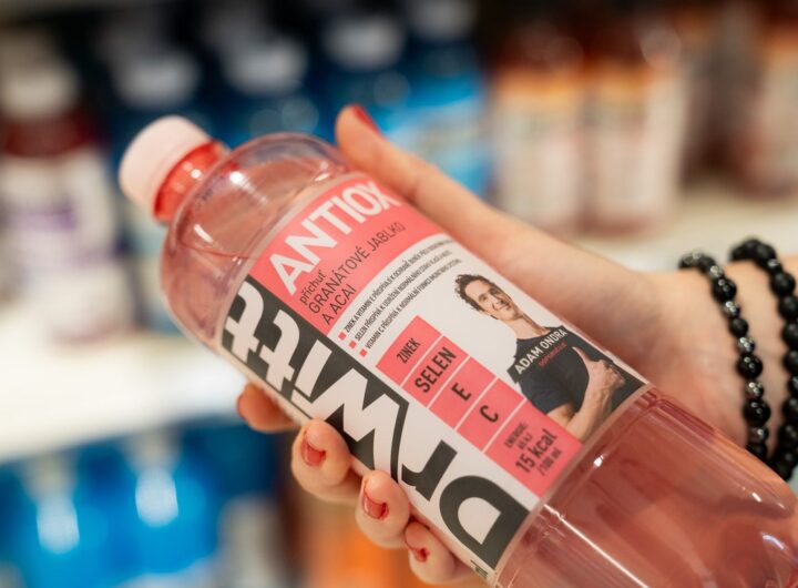 Tesco, funkční vody s vitamíny, DrWitt, Tiger ISO, Nutrend, Magnesia Plus, OSHEE, Kubík, Powerade, Korunní, Swiss Lab, Coca-Cola.