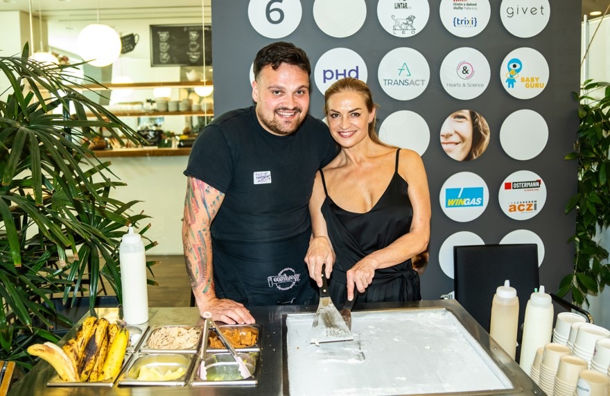 charitativní bazárek