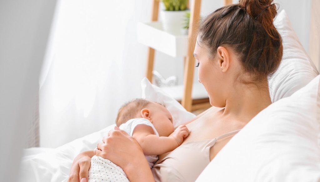 Podíl kojených dětí je stále vysoký