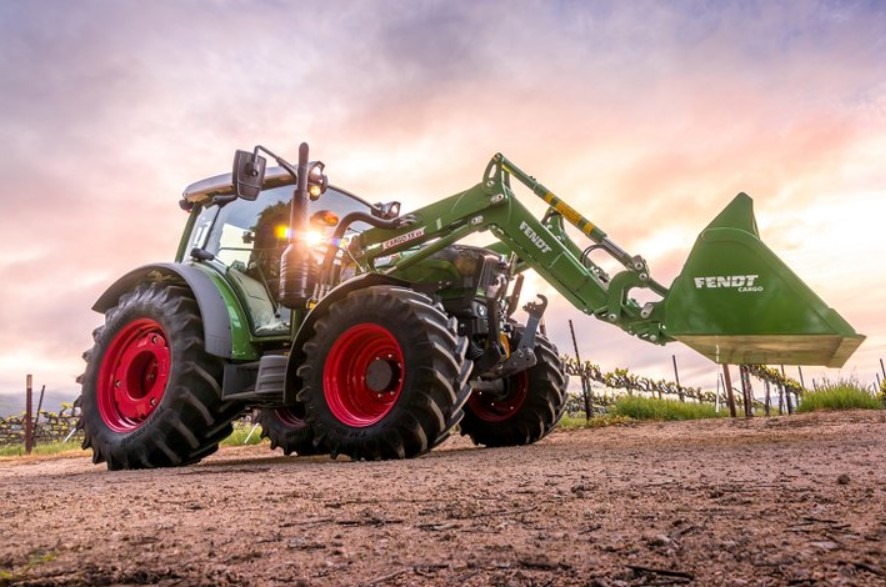 Vinaři, traktor, Morava