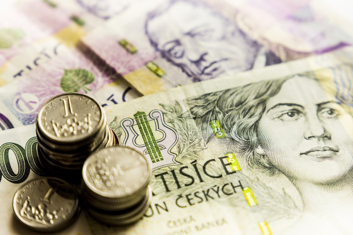 Jaká jsou pravidla pro vyplácení záloh mezd? Věděli jste, že za vyplacení zálohy po vás může chtít zaměstnavatel peníze?