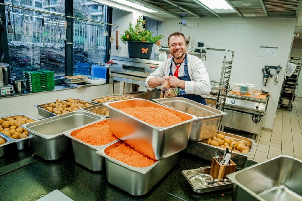 Samoživitelky, bramborový salát