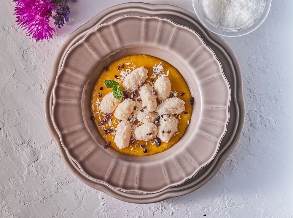 ricottové nočky s kokosem a mangem