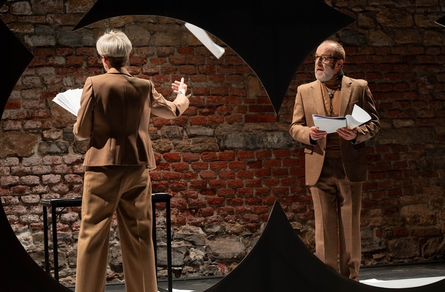 Dívenka na trampolíně, Švandovo divadlo, divadlo, kultura, Praha 5,