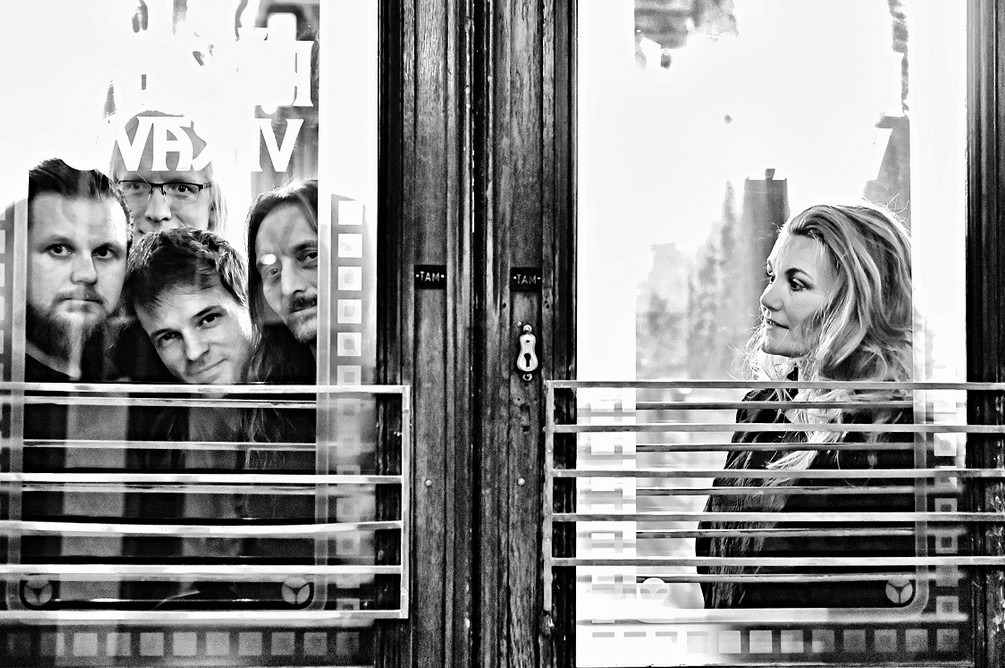 RAZAM, Iva Marešová, Filharmonie Hradec Králové, Divadlo na Vinohradech, Na dně mojí duše