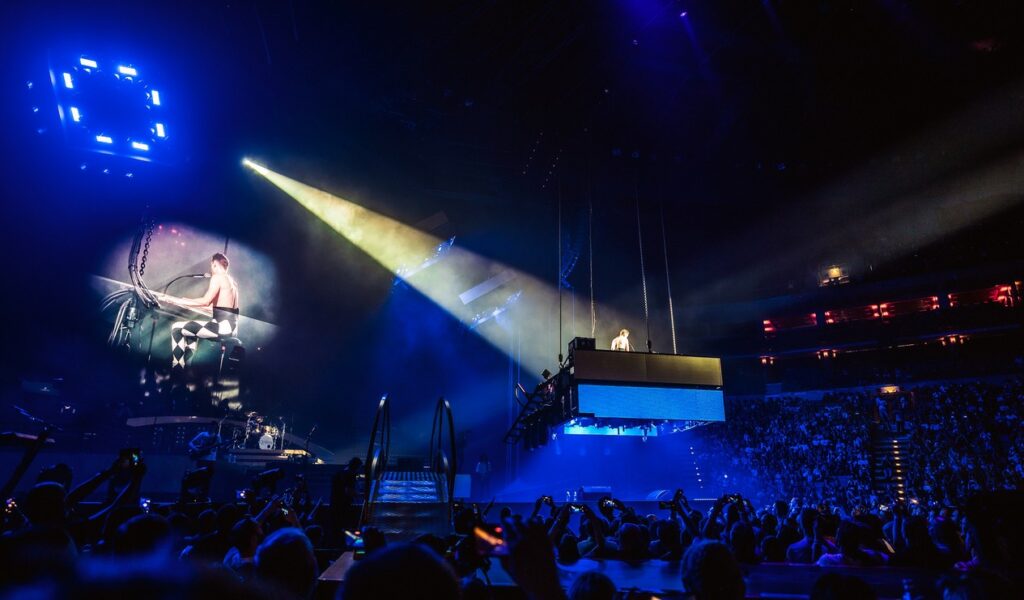 Queenie, Létající klavír , kultura, koncert, hudba, CESTA NA STAGE