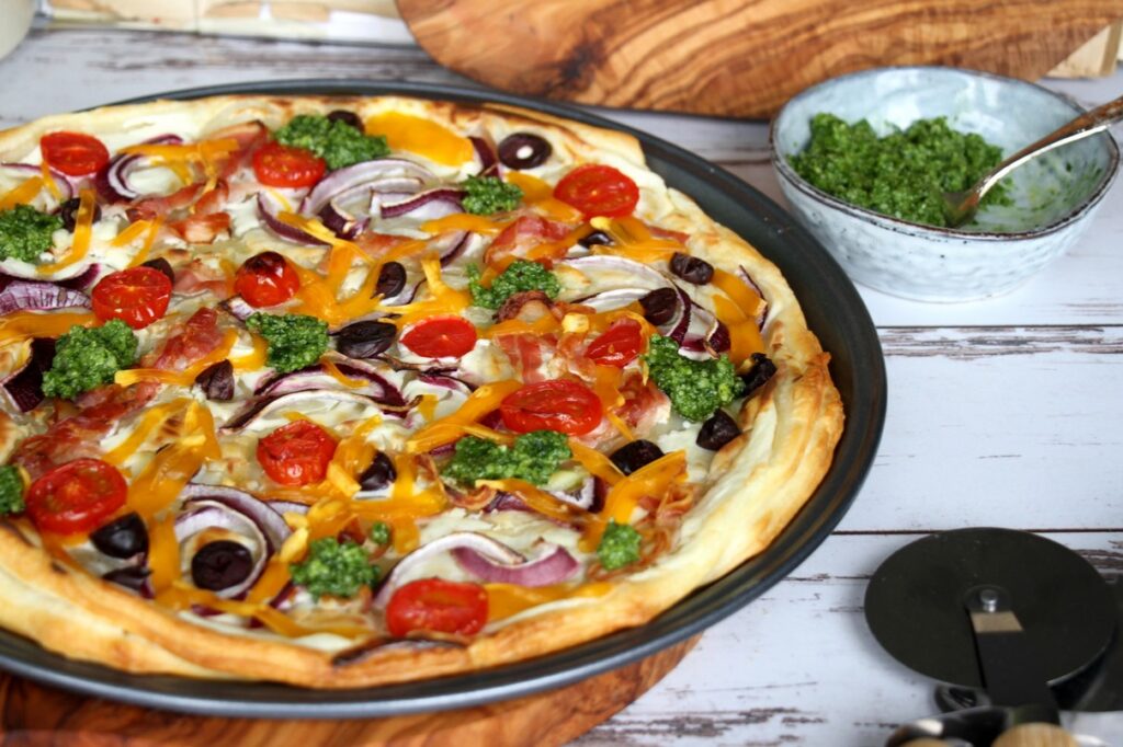 Tarte flambée, vaření, recept, alsaské víno,