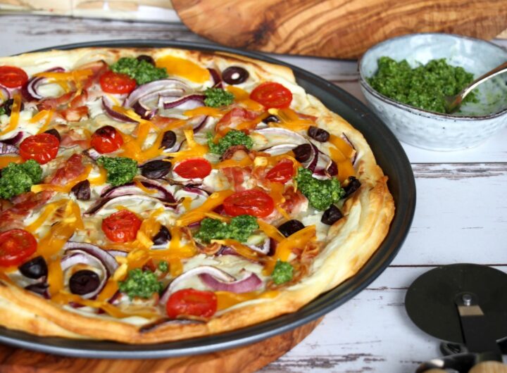 Tarte flambée, vaření, recept, alsaské víno,