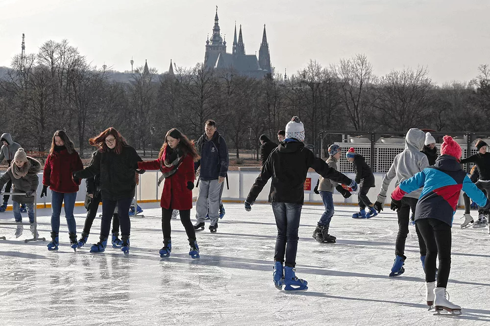 Kam s rodinou o jarních prázdninách, Kluziště Václavák, kluziště, Kluziště Černý Most, Kluziště Letná, benefity Pluxee