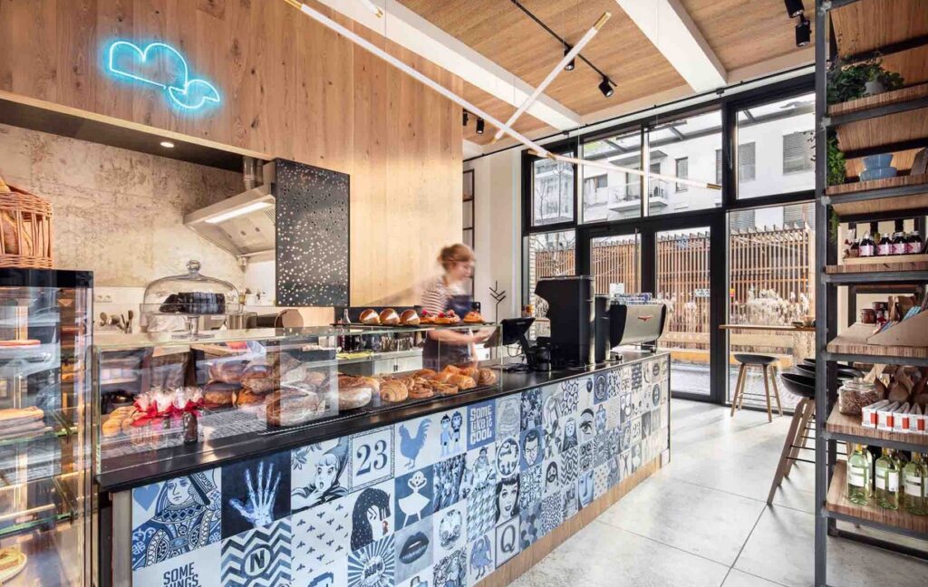 pekárna Bread Society , pekárna, croissanty, uzeniny, paštiky, sýry, domácí džemy, další pochoutky