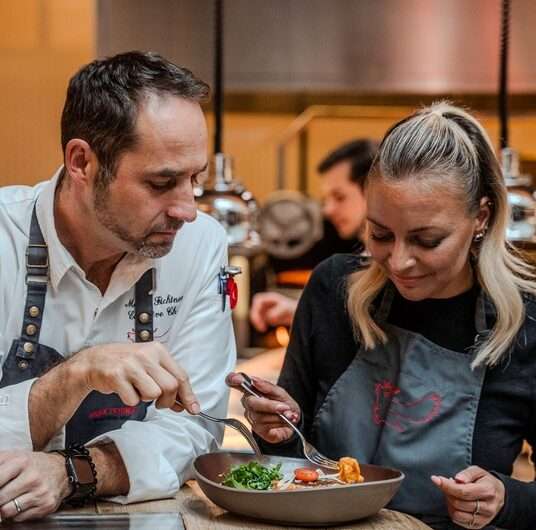 Markéta Konvičková, René Kuboš, Nadační fond Daruj vlasy, Červený Jelen