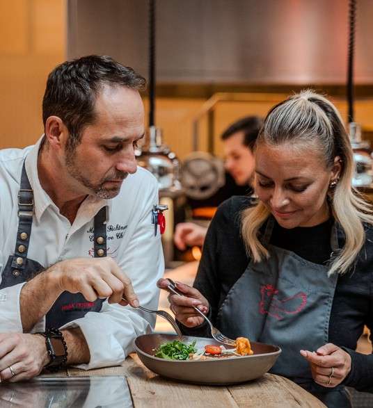 Markéta Konvičková, René Kuboš, Nadační fond Daruj vlasy, Červený Jelen