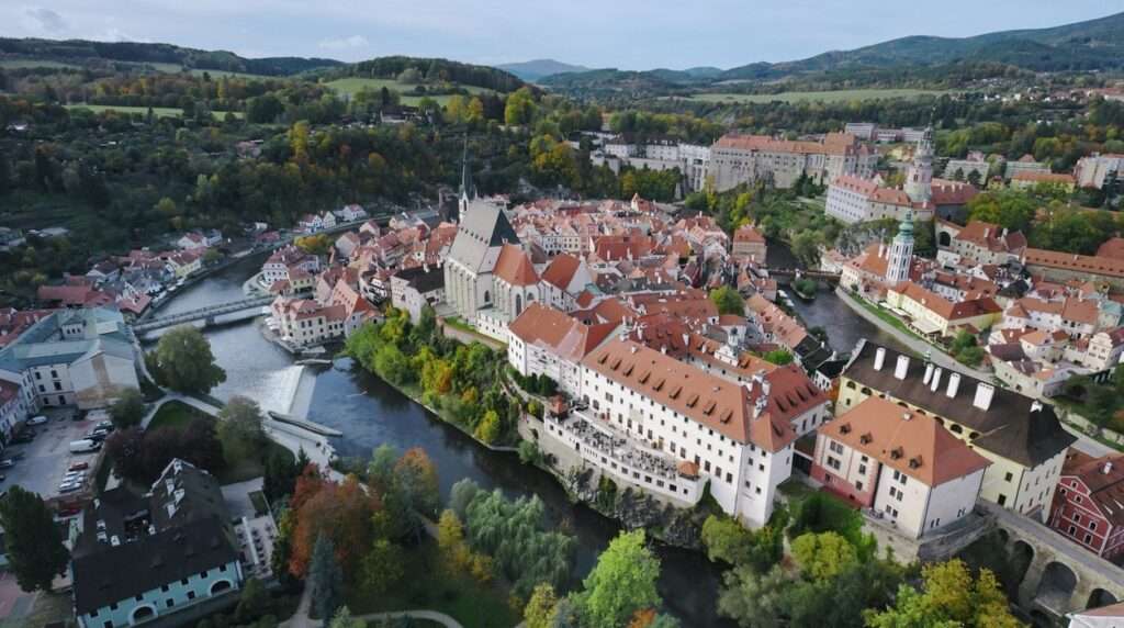 České řeky z výšky , Česká televize, dokumentární místopisný cyklus, Miroslav Donutil