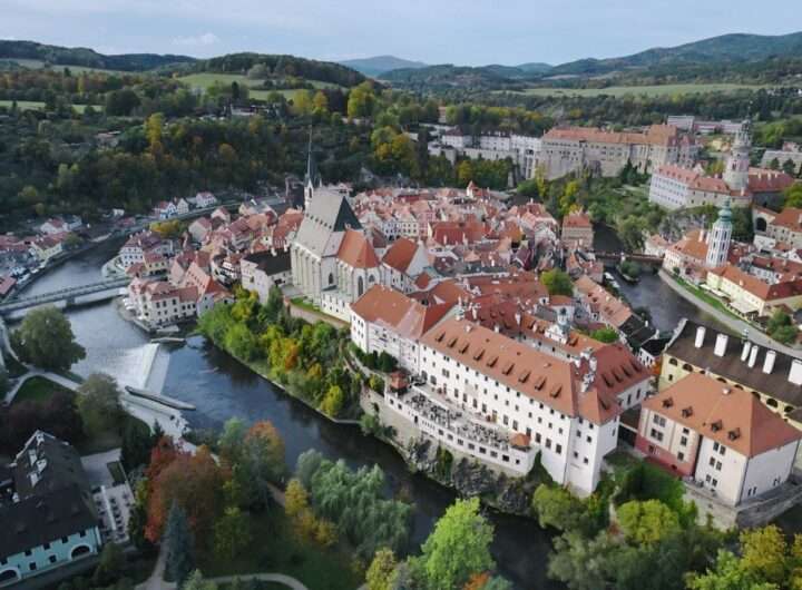 České řeky z výšky , Česká televize, dokumentární místopisný cyklus, Miroslav Donutil