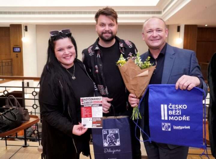 Česko běží modře, Fibingerová, Anna Julie Slováčková, Leona Šenková, Josef Vágner, David Uličník