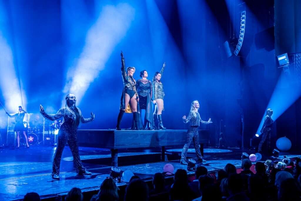 Divadlo Hybernia, Céline Show, Michaela Nosková, Leona Černá Stříbrná, Petra Peterová