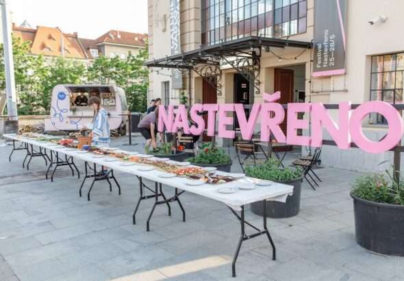 Nastevřeno , Plzeň, Divadlo, hudba, tanec, instalace, workshopy,